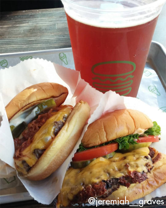 Roker Burgers with drink